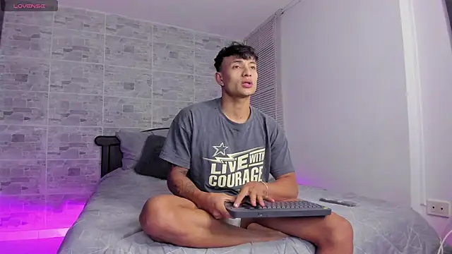 Snapshot of DavisFirb chatting on 3, 11, 2025 DavisFirb online show from 3, 11, 2025