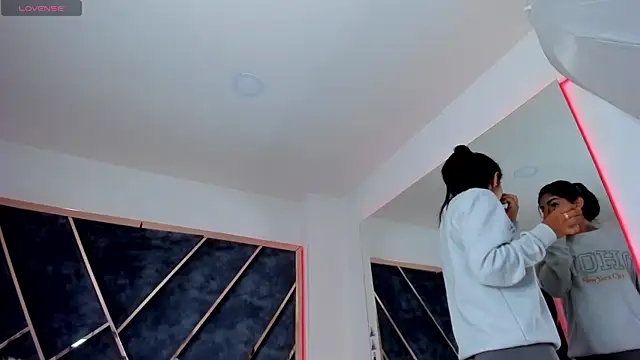 SusanaHenao online show from 11, 11, 2025