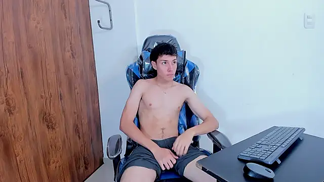 Snapshot of LittleDanny_ chatting on 9, 9, 2025 LittleDanny online show from 9, 9, 2025