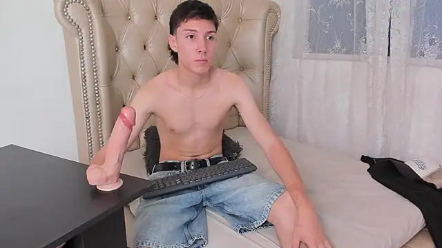 Snapshot of LittleDanny_ chatting on 19, 9, 2025 LittleDanny online show from 19, 9, 2025