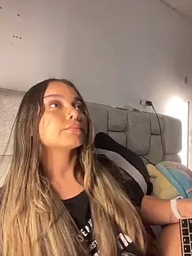 AnnyLopezzz  online show from 5, 4, 2026