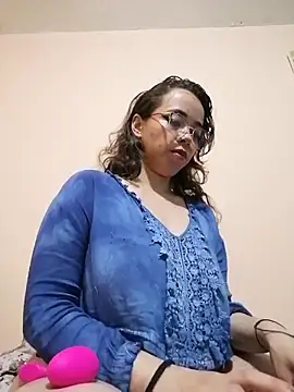 BarbaraLeython1 online show from 18, 11, 2025