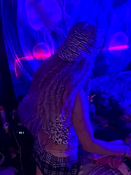 Snapshot of milfblondebae143 chatting on 9, 9, 2025 milfblondebae143 online show from 9, 9, 2025