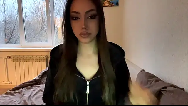 Snapshot of Leaf_Unto chatting on 8, 11, 2025 Leaf Unto online show from 8, 11, 2025