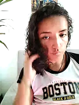 Snapshot of luna_love_xoxo chatting on 2, 10, 2025 luna love xoxo online show from 2, 10, 2025