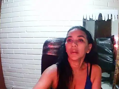 Snapshot of MiiaVelasquez chatting on 11, 11, 2025 MiiaVelasquez online show from 11, 11, 2025