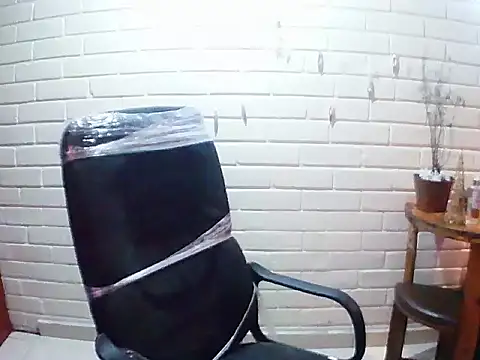 Snapshot of MiiaVelasquez chatting on 19, 11, 2025 MiiaVelasquez online show from 19, 11, 2025