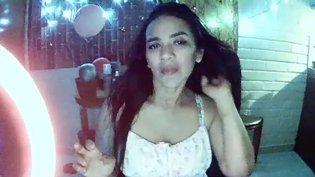 Snapshot of MiiaVelasquez chatting on 17, 12, 2025 MiiaVelasquez online show from 17, 12, 2025