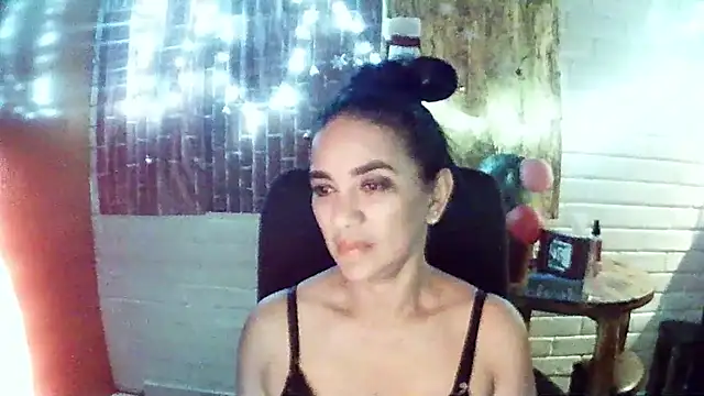 MiiaVelasquez online show from 23, 12, 2025