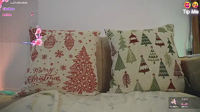 Snapshot of Roxybeautyy chatting on 15, 10, 2025 Roxybeautyy online show from 15, 10, 2025