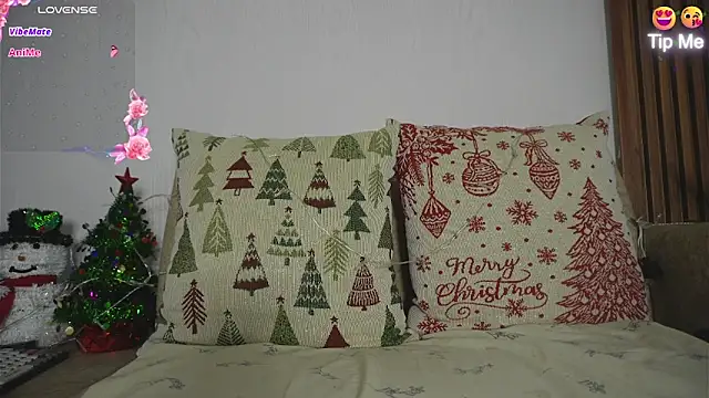 Snapshot of Roxybeautyy chatting on 16, 12, 2025 Roxybeautyy online show from 16, 12, 2025