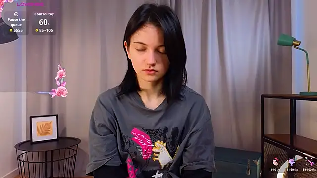 Snapshot of PamilaGrassle chatting on 4, 10, 2025 PamilaGrassle online show from 4, 10, 2025