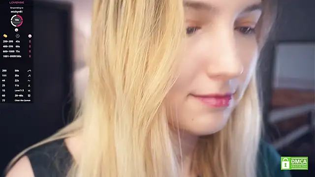 HongTomczak online show from 10, 10, 2025