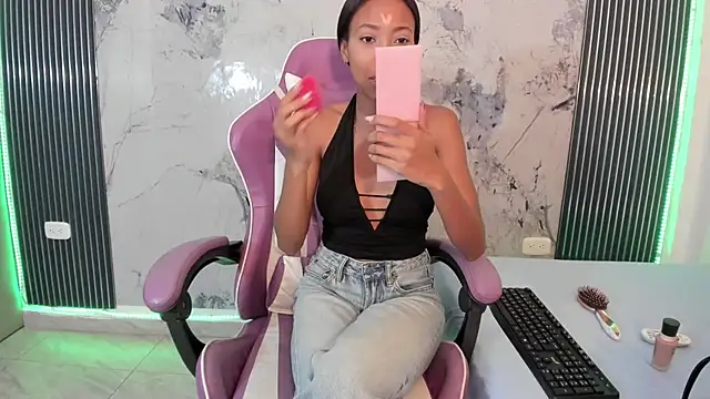 Mia Duarte1 online show from 20, 12, 2025