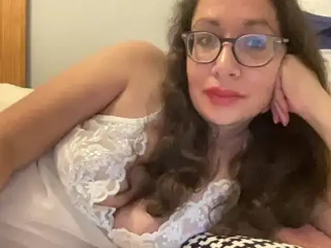 Snapshot of RosaFreya chatting on 24, 9, 2025 RosaFreya online show from 24, 9, 2025