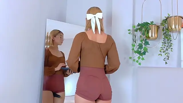 AlixMonroe online show from 8, 10, 2025