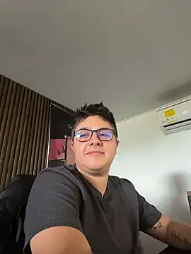 Snapshot of IanGilbert chatting on 5, 11, 2025 IanGilbert online show from 5, 11, 2025