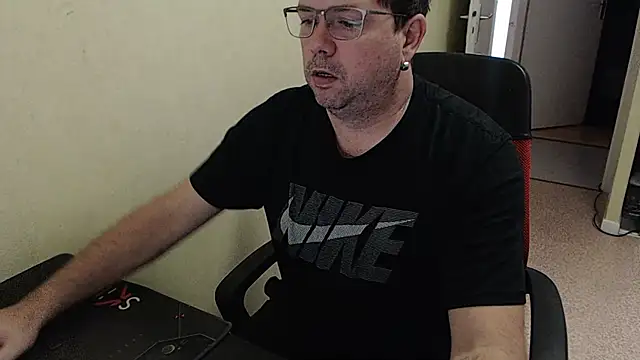 blueandwhite1 online show from 14, 12, 2024