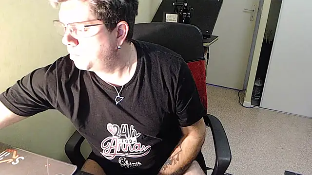 blueandwhite1 online show from 18, 12, 2024