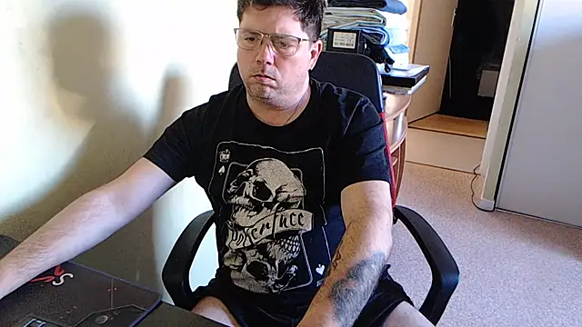 blueandwhite1 online show from 4, 2, 2025