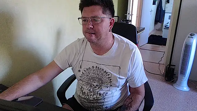 blueandwhite1 online show from 18, 9, 2025