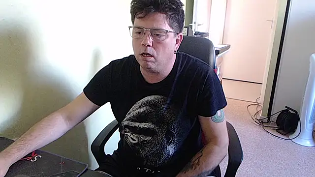 blueandwhite1 online show from 7, 10, 2025