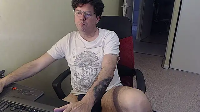 blueandwhite1 online show from 14, 3, 2026