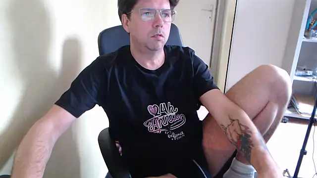 blueandwhite1 online show from 25, 4, 2026