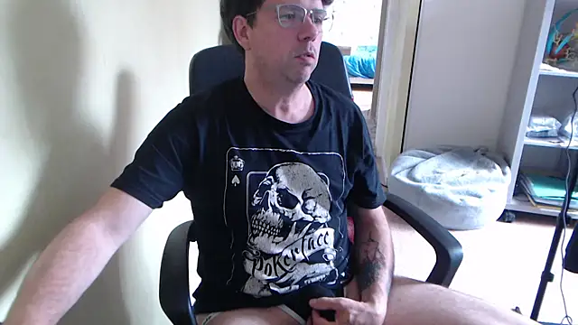 Snapshot of blueandwhite1 chatting on 29, 4, 2026 blueandwhite1 online show from 29, 4, 2026