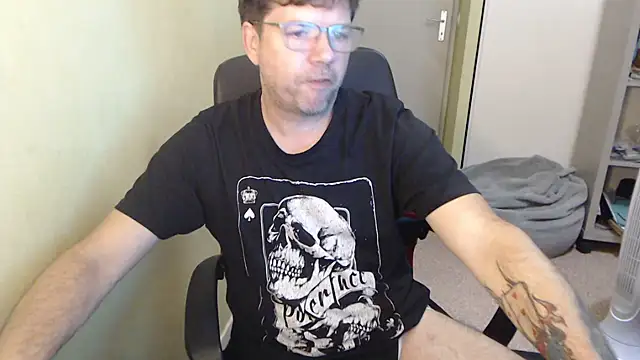 Snapshot of blueandwhite1 chatting on 21, 6, 2026 blueandwhite1 online show from 21, 6, 2026