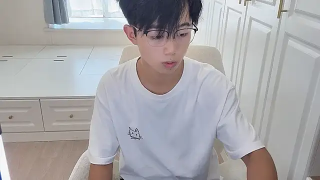 Snapshot of STxuguanhan chatting on 20, 9, 2025 STxuguanhan online show from 20, 9, 2025