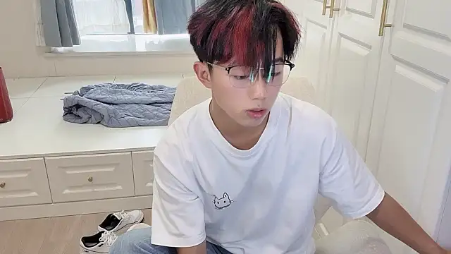 Snapshot of STxuguanhan chatting on 23, 9, 2025 STxuguanhan online show from 23, 9, 2025