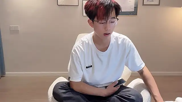 Snapshot of STxuguanhan chatting on 1, 10, 2025 STxuguanhan online show from 1, 10, 2025