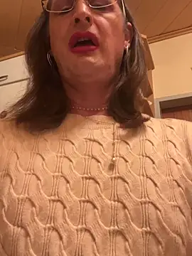 Cleohot1977 online show from 5, 1, 2026