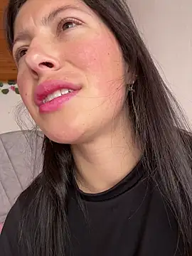 Mia salinass online show from 4, 12, 2025