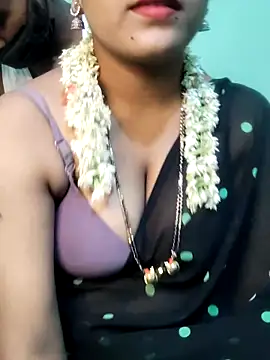 Snapshot of Shneeha_le chatting on 19, 9, 2025 Shneeha le online show from 19, 9, 2025