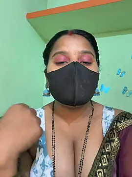 Snapshot of Shneeha_le chatting on 19, 4, 2026 Shneeha le online show from 19, 4, 2026
