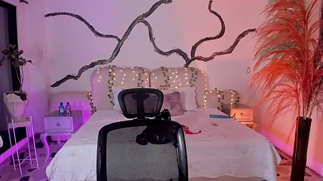 SarahCastro1  online show from 29, 9, 2025