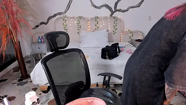 SarahCastro1  online show from 1, 10, 2025