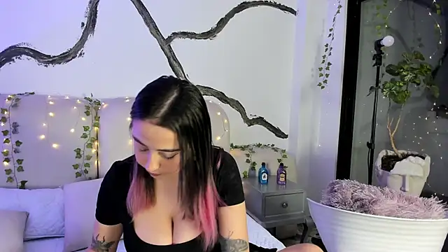 SarahCastro1  online show from 8, 10, 2025