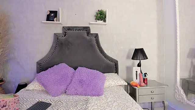 SarahCastro1  online show from 19, 7, 2026