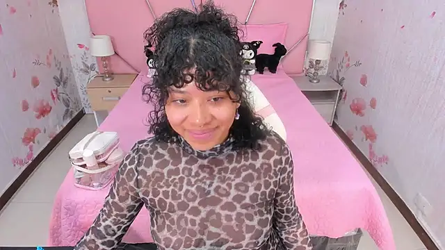 SafiroAgataaa online show from 18, 11, 2025