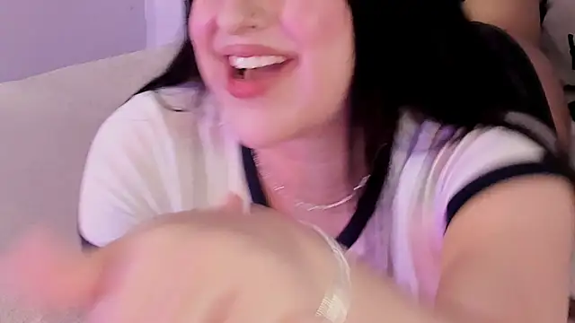 Camila Matinez  online show from 4, 12, 2025