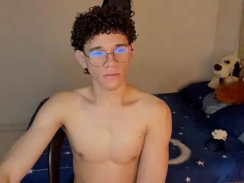 Snapshot of Tom_Blues chatting on 22, 10, 2025 Tom Blues online show from 22, 10, 2025