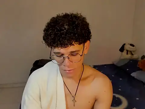 Snapshot of Tom_Blues chatting on 28, 10, 2025 Tom Blues online show from 28, 10, 2025