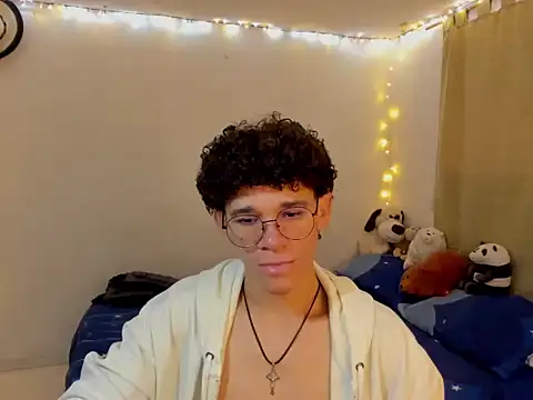 Snapshot of Tom_Blues chatting on 29, 10, 2025 Tom Blues online show from 29, 10, 2025