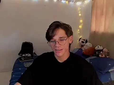 Snapshot of Tom_Blues chatting on 30, 10, 2025 Tom Blues online show from 30, 10, 2025