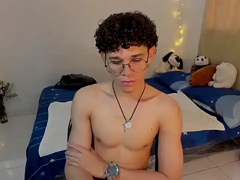 Snapshot of Tom_Blues chatting on 4, 11, 2025 Tom Blues online show from 4, 11, 2025