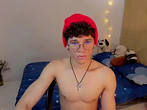 Snapshot of Tom_Blues chatting on 5, 11, 2025 Tom Blues online show from 5, 11, 2025