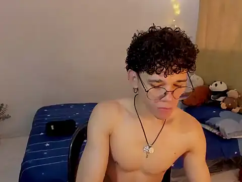 Snapshot of Tom_Blues chatting on 6, 11, 2025 Tom Blues online show from 6, 11, 2025